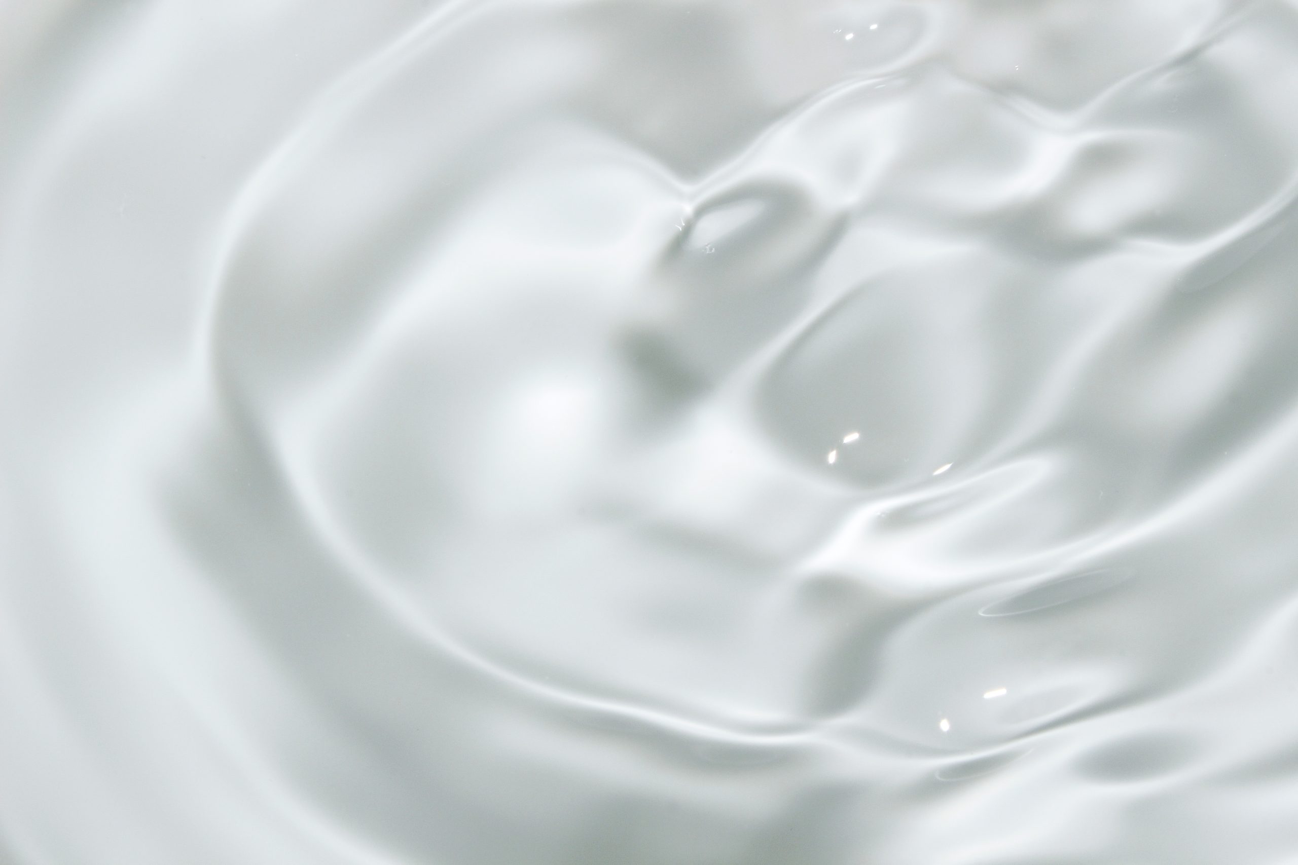 水が揺れている様子。