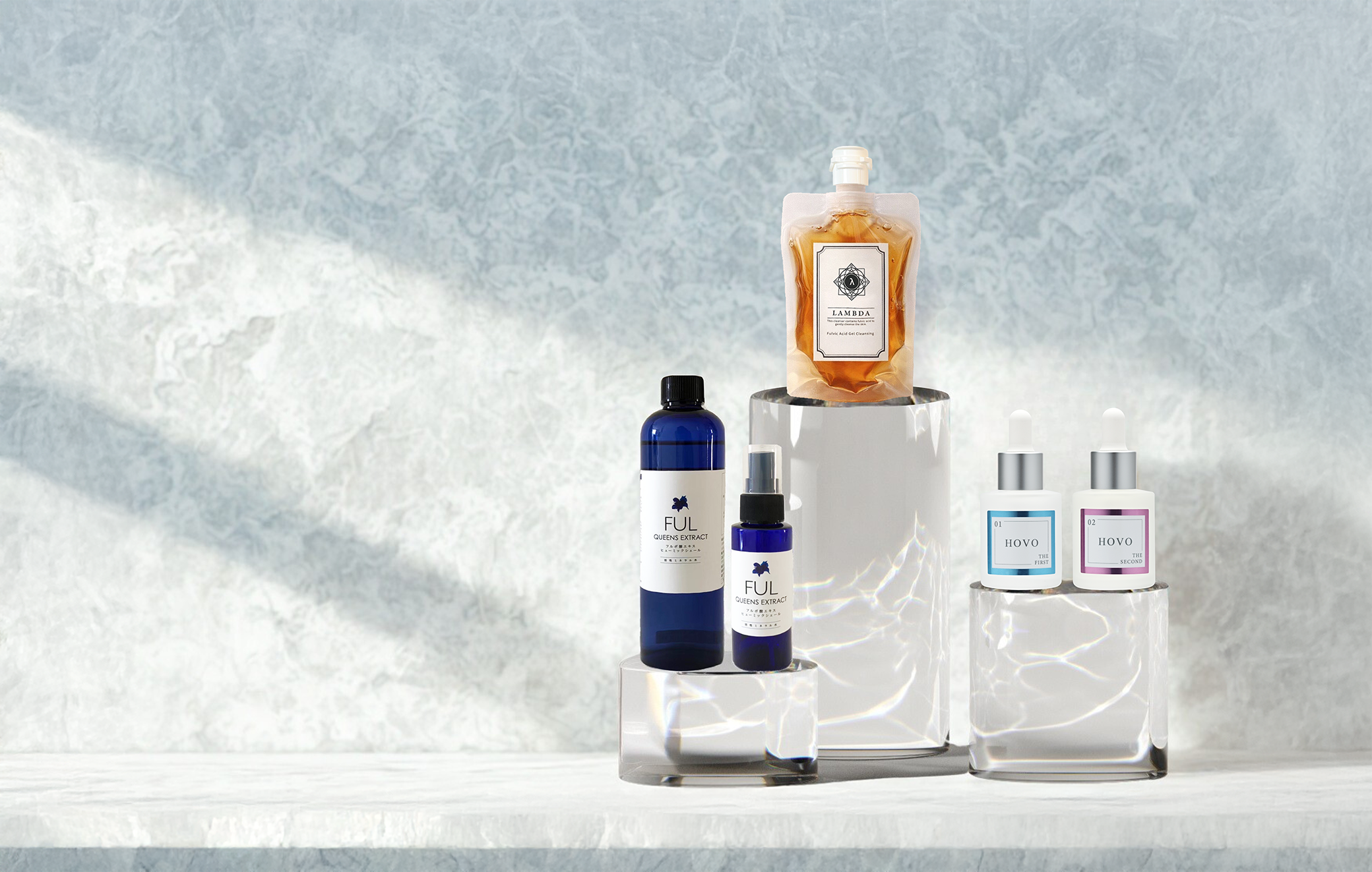 RIONIで取り扱っている商品が並んでいる画像。
左からFUL QUEENS EXTRACT飲料水、ミストタイプ、LAMBDAジェルクレンジング、HOVO THE FIRST、HOVO THE SECOND。